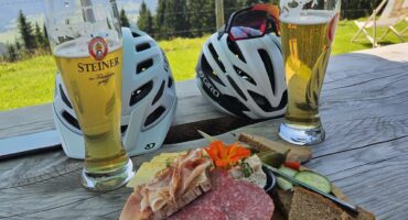 Brotzeit auf der Piesenhausener Hochalm